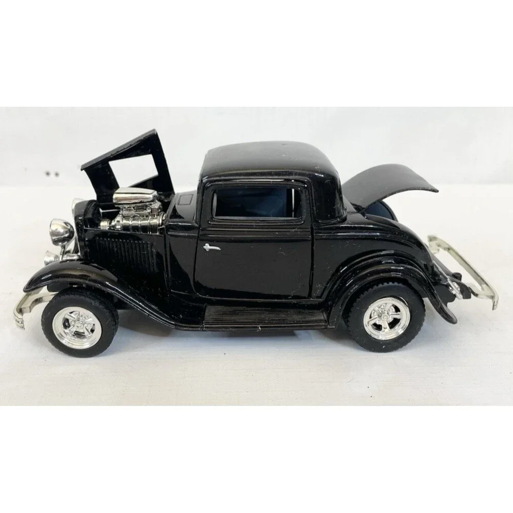 1932 Ford Coupe Black Silver Diecast 1:24 Model Car Motormax 73251